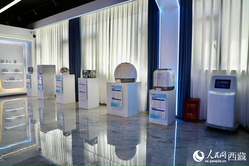 各類制氧產(chǎn)品。人民網(wǎng)記者 次仁羅布攝