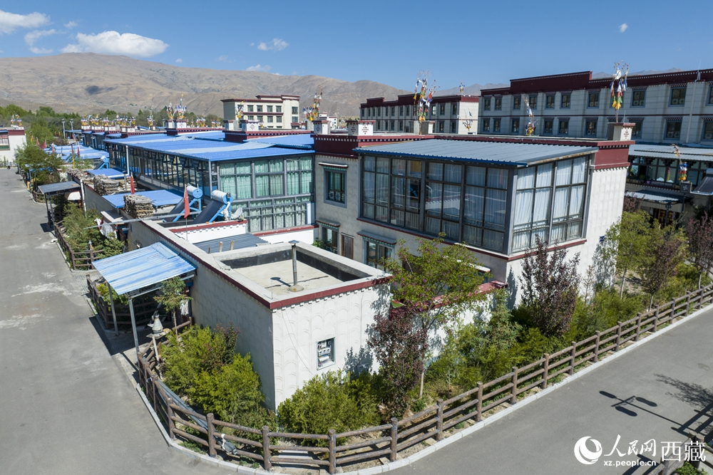 寬敞明亮的藏式民居。人民網(wǎng)記者 次仁羅布攝