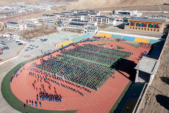 定日縣第二初級(jí)中學(xué)全貌。人民網(wǎng)記者 翁奇羽攝