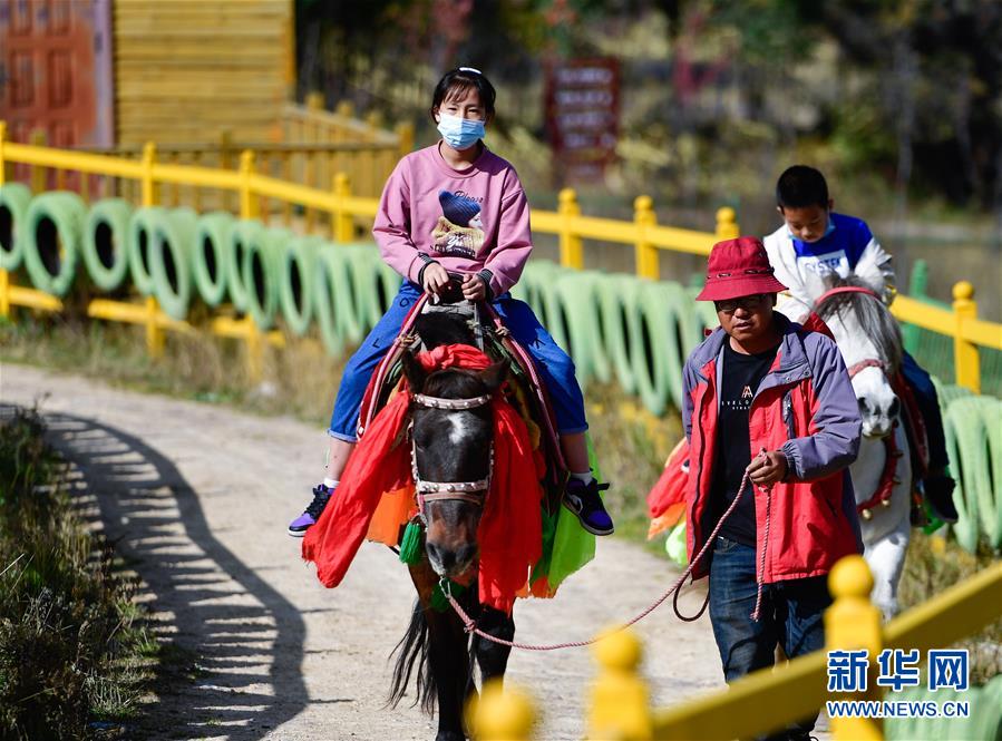 （全面建成小康社會(huì)“百城千縣萬村調(diào)研行”·圖文互動(dòng)）（2）青?？柎澹骸肮夤鞔濉钡娜A麗轉(zhuǎn)身