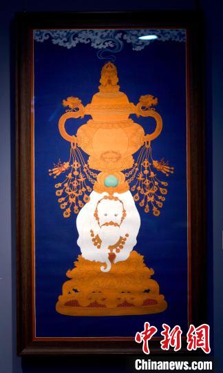 圖為5月16日，展覽中的新創(chuàng)唐卡作品《瑞象承香》。　李林 攝