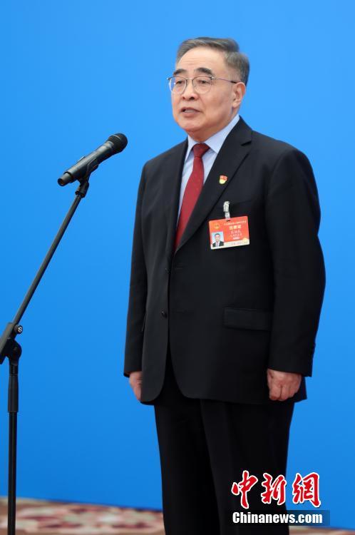 3月8日，第十三屆全國人民代表大會第四次會議舉行第二場“代表通道”采訪活動。圖為全國人大代表張伯禮通過網(wǎng)絡視頻方式接受采訪。 <a target='_blank' ><p  align=