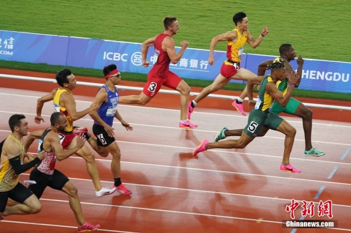 8月2日，第31屆世界大學生夏季運動會男子100米決賽在四川成都舉行，牙買加選手GOLDSON Kadrian dwayne(右一)以10秒04奪得男子百米冠軍。<a target='_blank' href='/'><p  align=